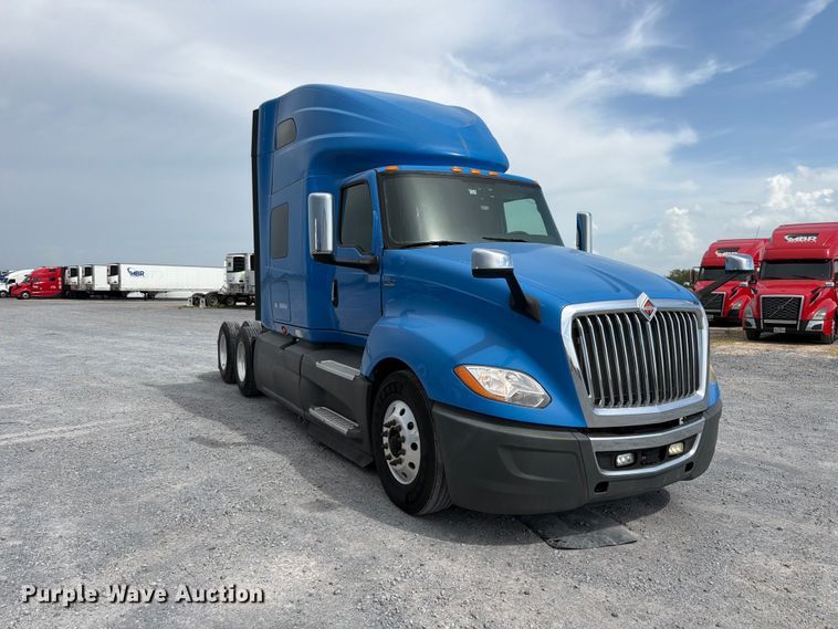image for item ED5366 2018 International LT625 semi truck