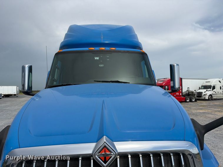 image for item ED5366 2018 International LT625 semi truck