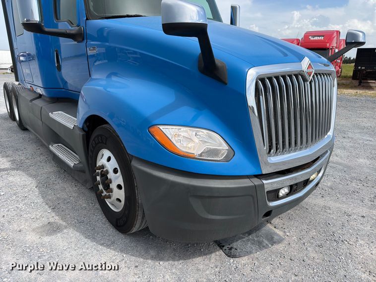 image for item ED5366 2018 International LT625 semi truck