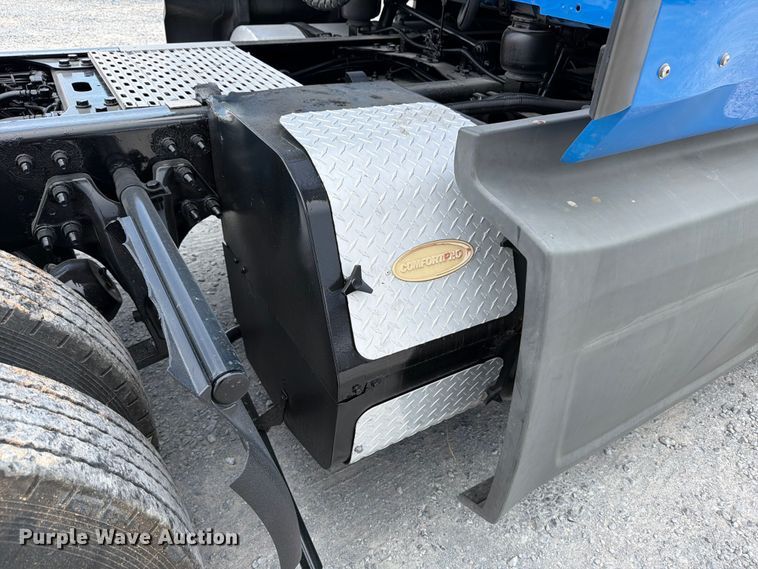 image for item ED5366 2018 International LT625 semi truck