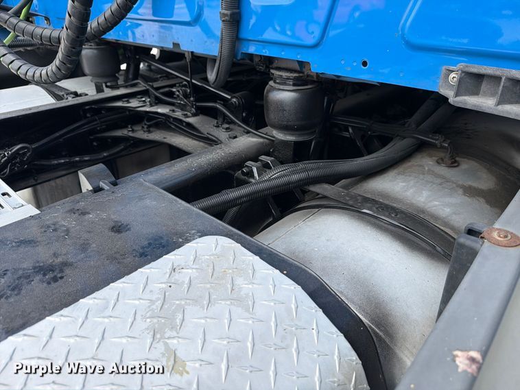 image for item ED5366 2018 International LT625 semi truck