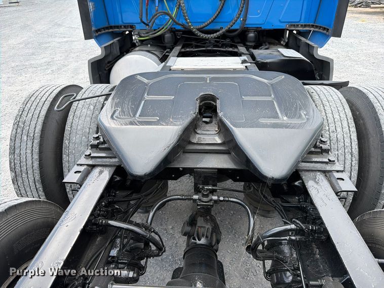 image for item ED5366 2018 International LT625 semi truck