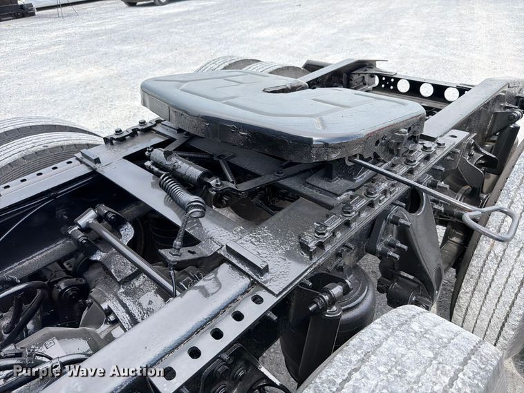 image for item ED5366 2018 International LT625 semi truck
