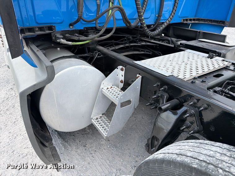 image for item ED5366 2018 International LT625 semi truck