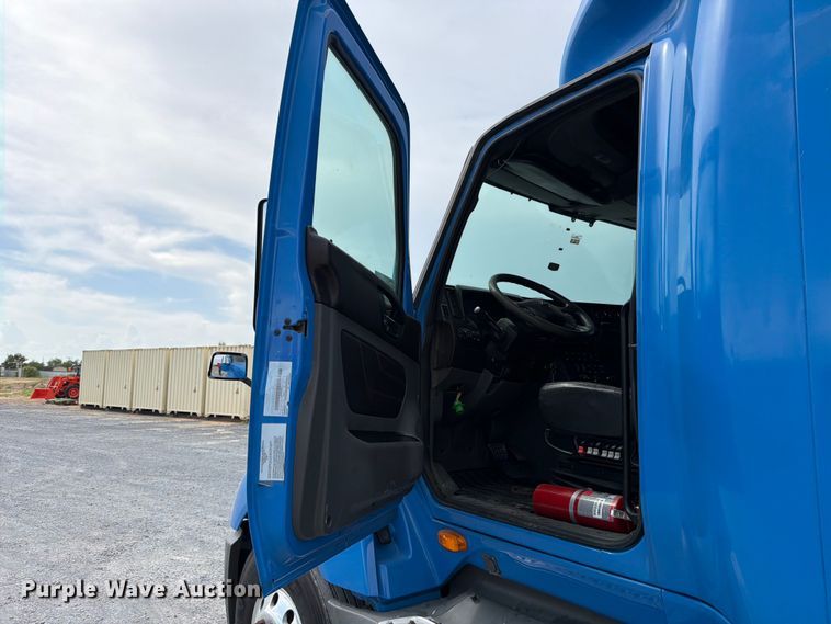 image for item ED5366 2018 International LT625 semi truck