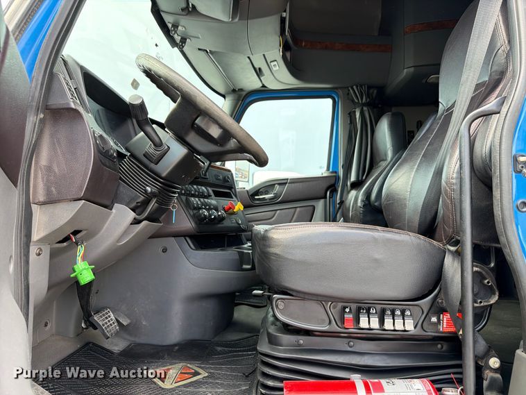 image for item ED5366 2018 International LT625 semi truck