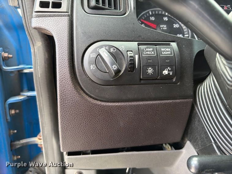 image for item ED5366 2018 International LT625 semi truck