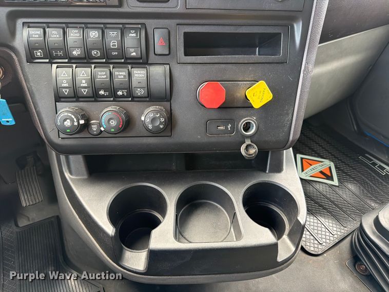 image for item ED5366 2018 International LT625 semi truck