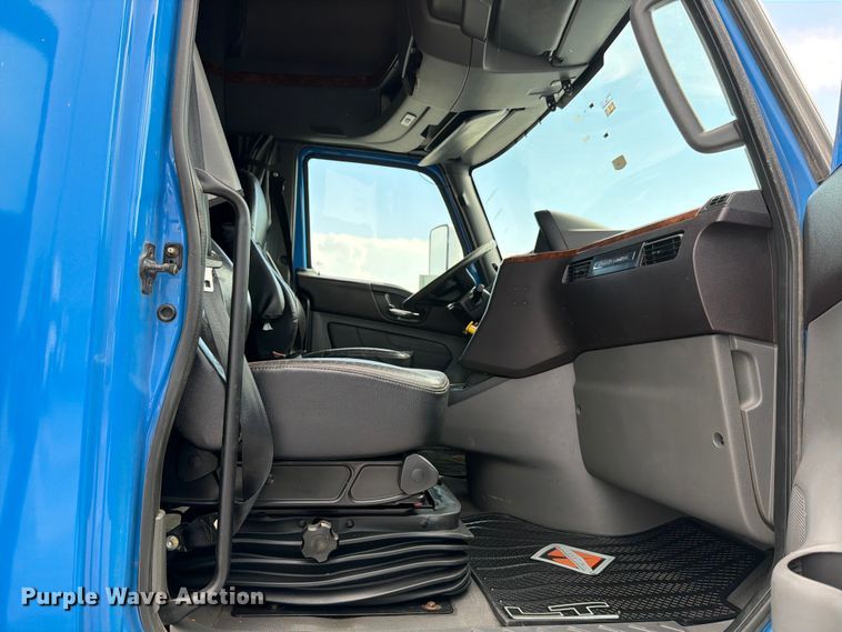 image for item ED5366 2018 International LT625 semi truck