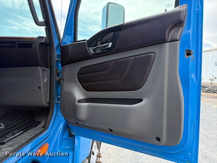 image for item ED5366 2018 International LT625 semi truck
