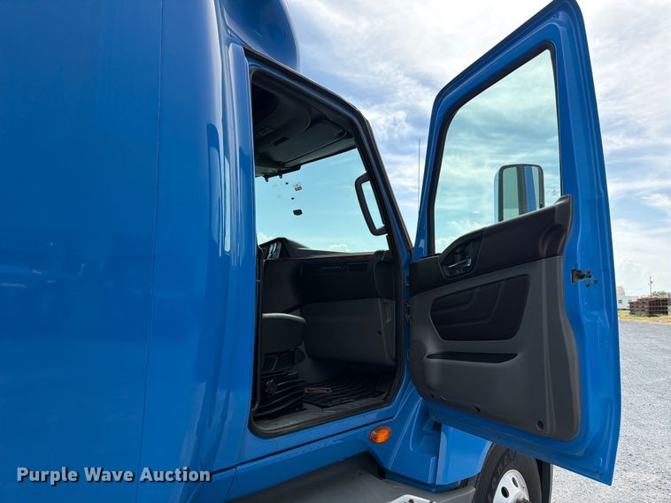 image for item ED5366 2018 International LT625 semi truck
