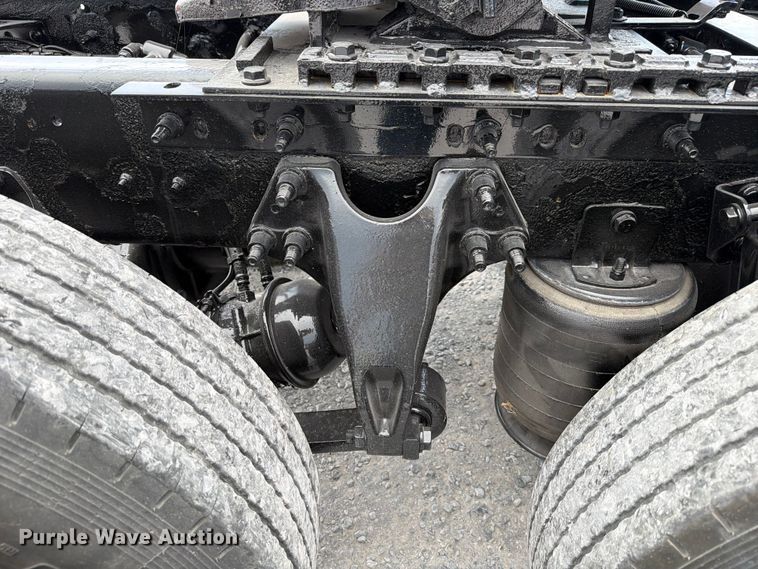 image for item ED5366 2018 International LT625 semi truck