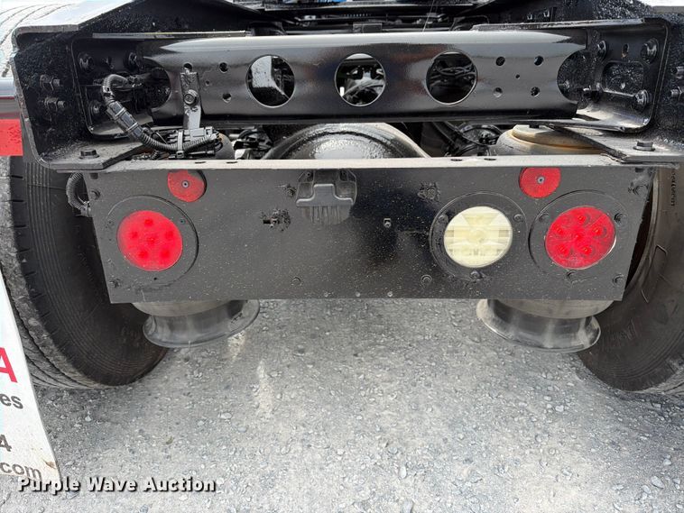 image for item ED5366 2018 International LT625 semi truck
