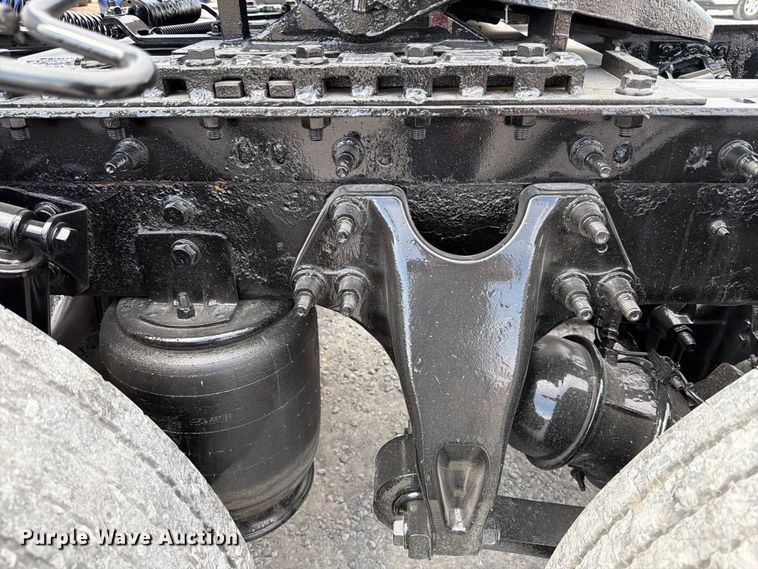 image for item ED5366 2018 International LT625 semi truck
