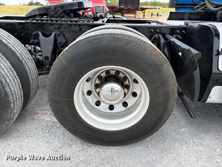 image for item ED5366 2018 International LT625 semi truck
