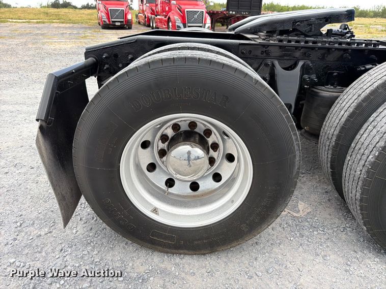 image for item ED5366 2018 International LT625 semi truck