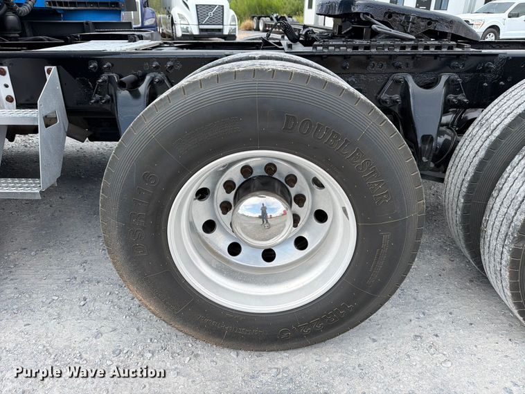 image for item ED5366 2018 International LT625 semi truck