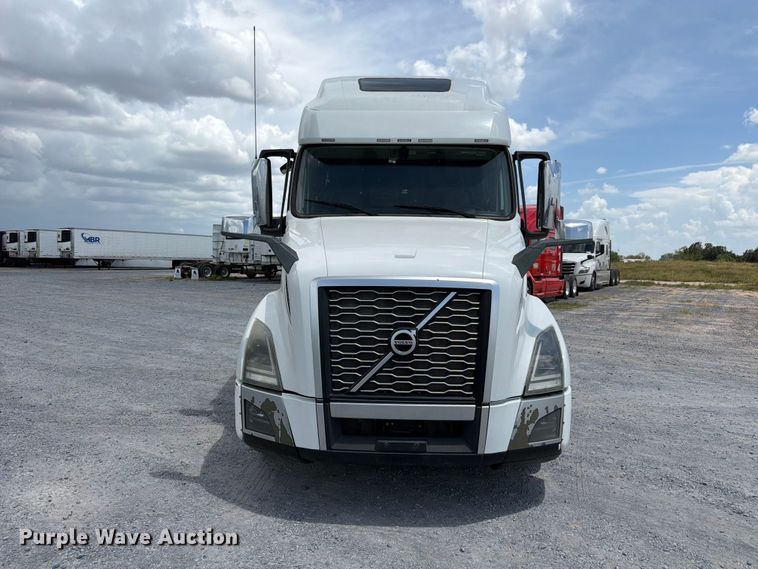 image for item ED5367 2020 Volvo VNL semi truck