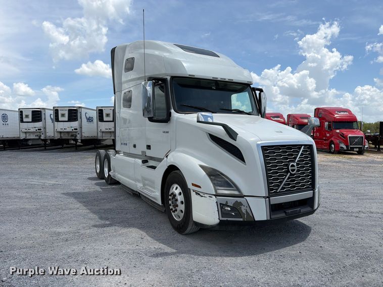 image for item ED5367 2020 Volvo VNL semi truck
