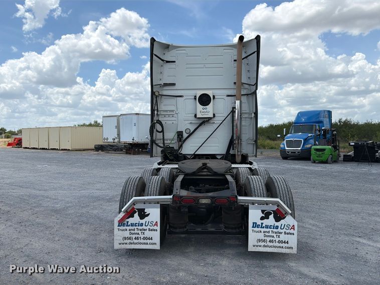 image for item ED5367 2020 Volvo VNL semi truck