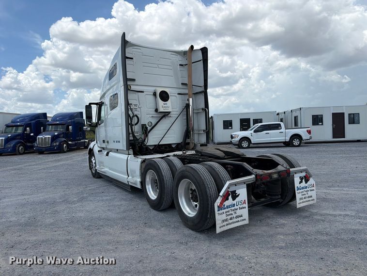 image for item ED5367 2020 Volvo VNL semi truck