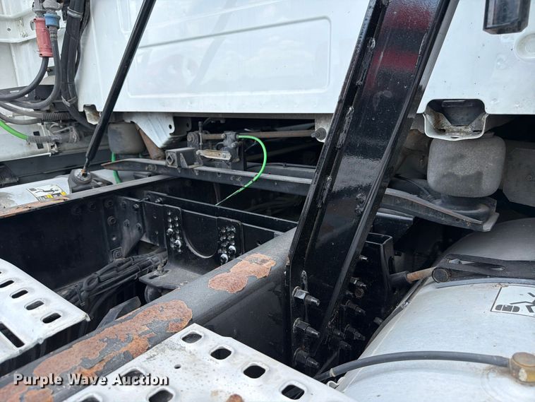 image for item ED5367 2020 Volvo VNL semi truck