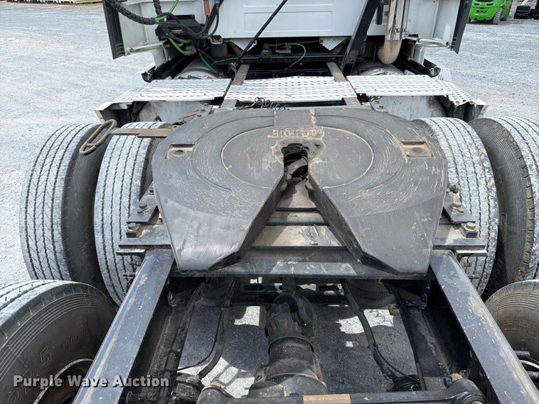 image for item ED5367 2020 Volvo VNL semi truck