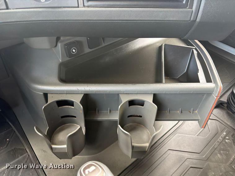 image for item ED5367 2020 Volvo VNL semi truck