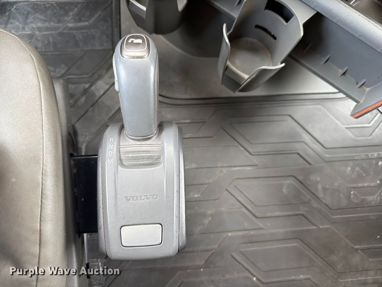 image for item ED5367 2020 Volvo VNL semi truck
