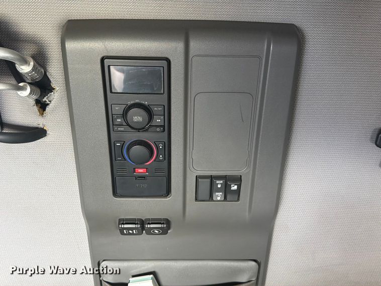 image for item ED5367 2020 Volvo VNL semi truck