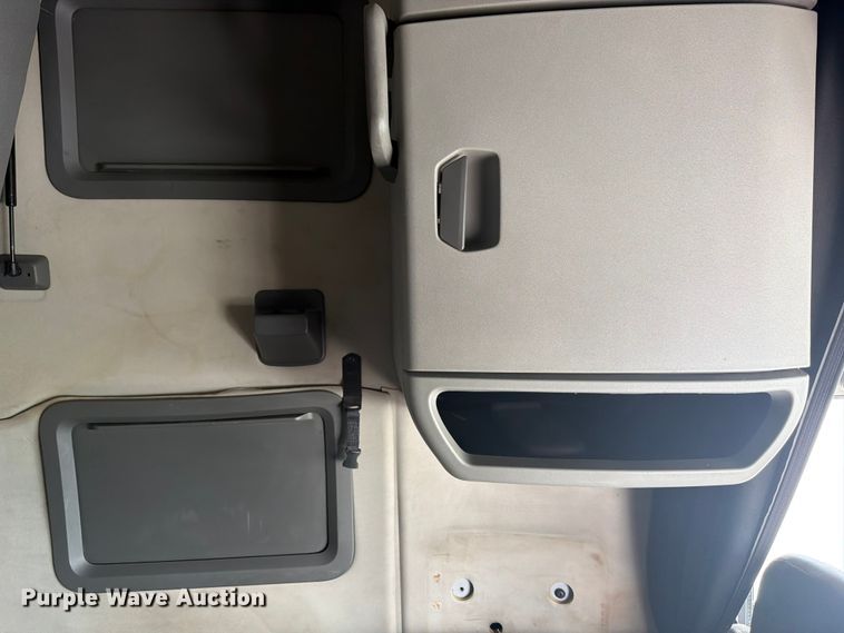 image for item ED5367 2020 Volvo VNL semi truck