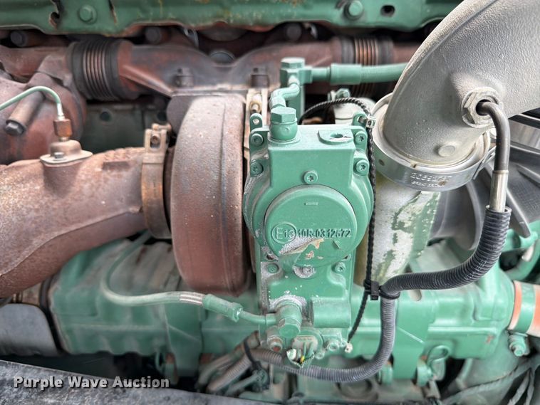 image for item ED5367 2020 Volvo VNL semi truck
