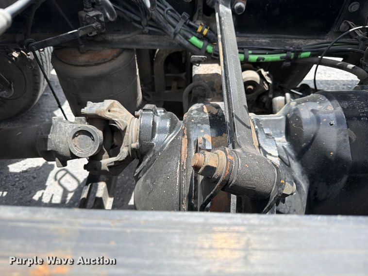 image for item ED5367 2020 Volvo VNL semi truck