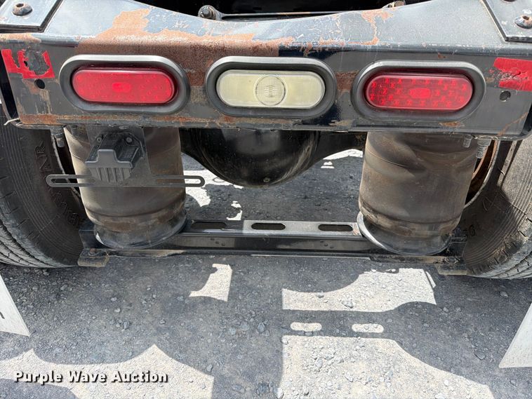 image for item ED5367 2020 Volvo VNL semi truck