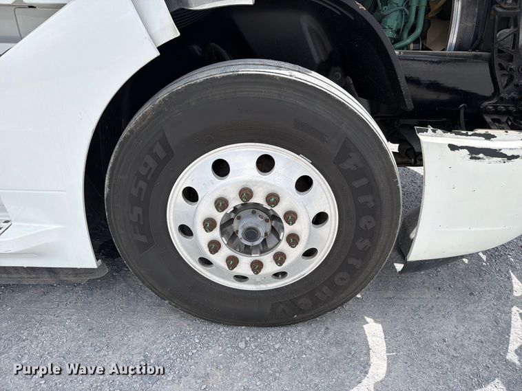 image for item ED5367 2020 Volvo VNL semi truck