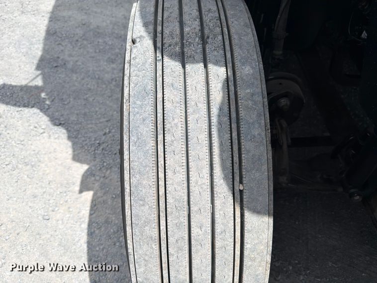 image for item ED5367 2020 Volvo VNL semi truck