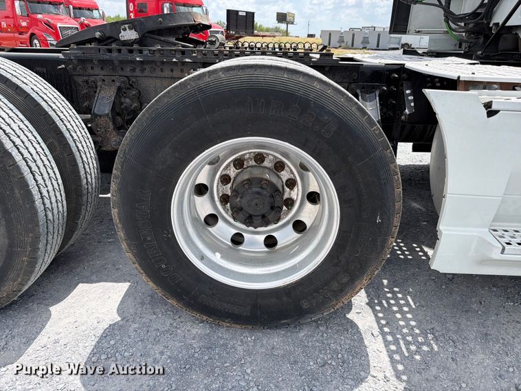 image for item ED5367 2020 Volvo VNL semi truck