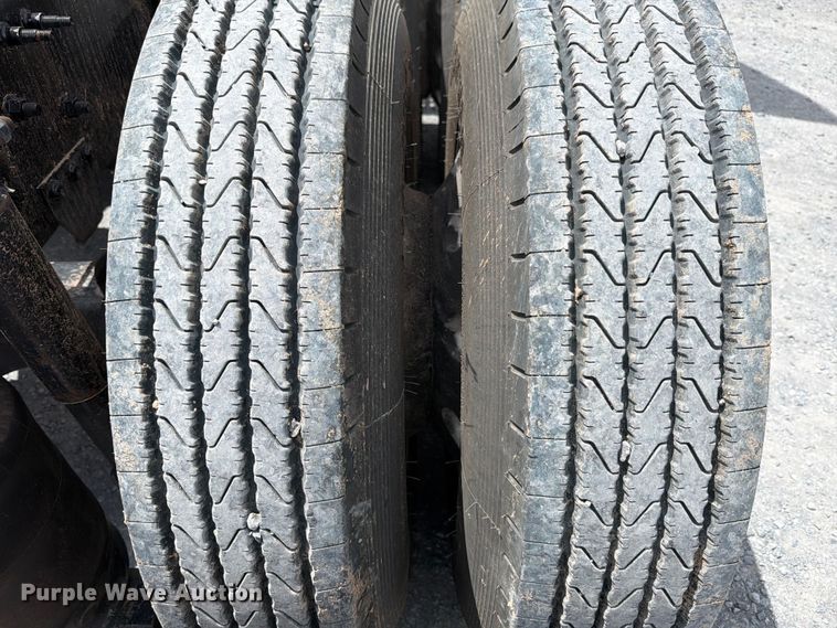 image for item ED5367 2020 Volvo VNL semi truck