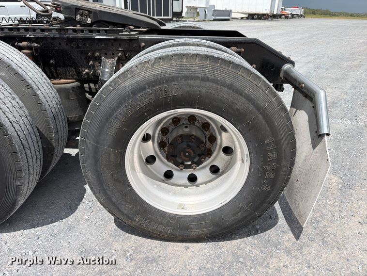 image for item ED5367 2020 Volvo VNL semi truck