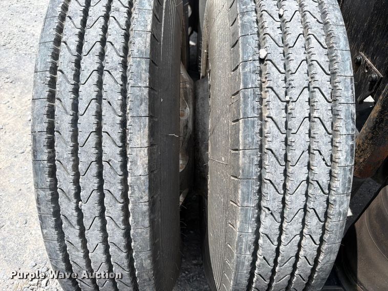 image for item ED5367 2020 Volvo VNL semi truck