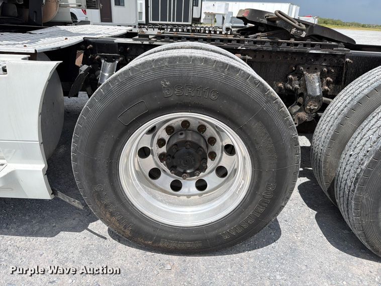 image for item ED5367 2020 Volvo VNL semi truck