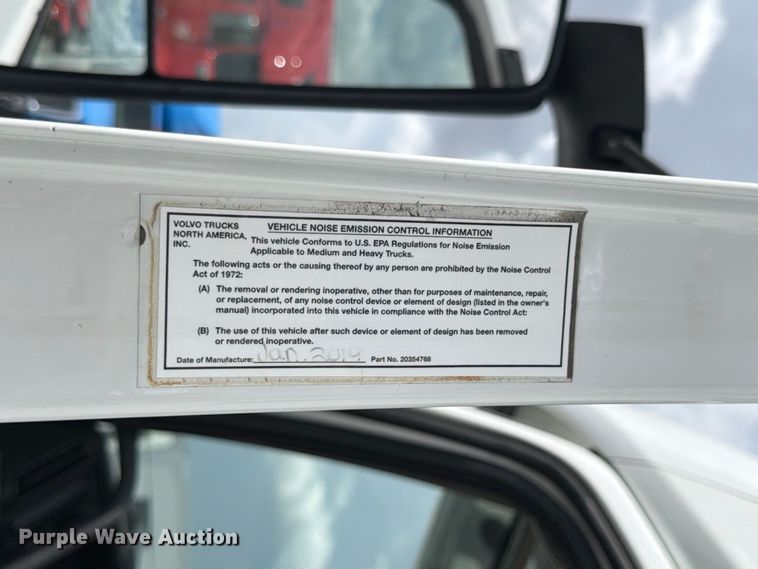 image for item ED5367 2020 Volvo VNL semi truck