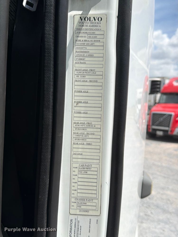 image for item ED5367 2020 Volvo VNL semi truck