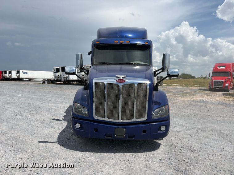image for item ED5368 2020 Peterbilt 579 semi truck