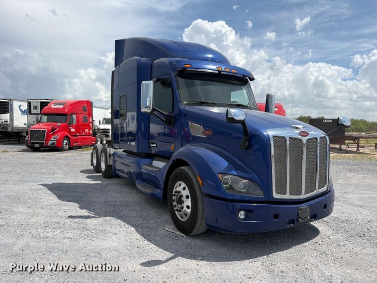 image for item ED5368 2020 Peterbilt 579 semi truck