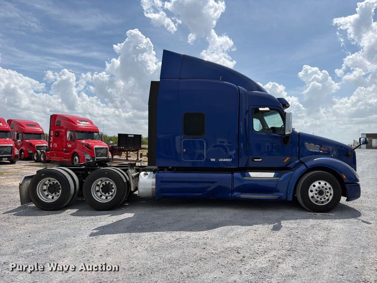 image for item ED5368 2020 Peterbilt 579 semi truck