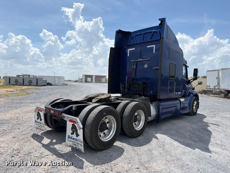 image for item ED5368 2020 Peterbilt 579 semi truck