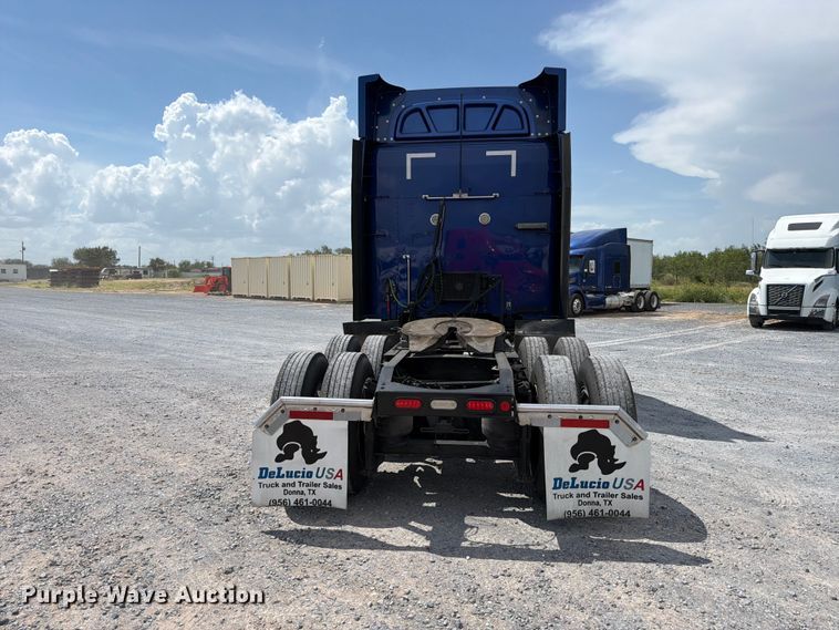 image for item ED5368 2020 Peterbilt 579 semi truck