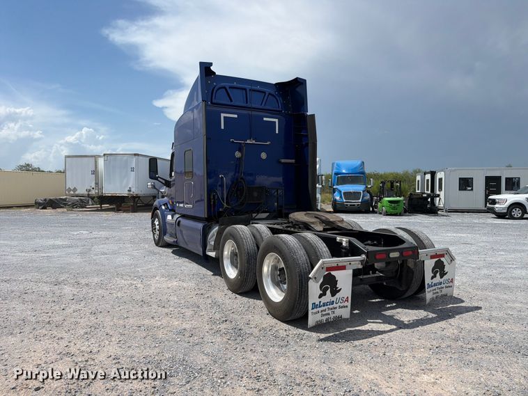 image for item ED5368 2020 Peterbilt 579 semi truck