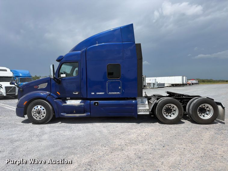 image for item ED5368 2020 Peterbilt 579 semi truck